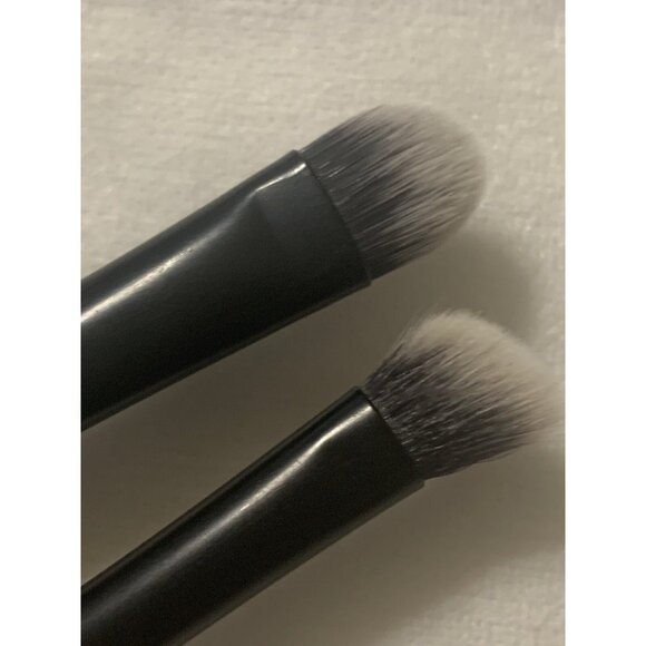 Sleek Makeup Set of 2 brushes 7" long one Eyeshadow & Angled Eyeshadow brush - Picture 5 of 5
